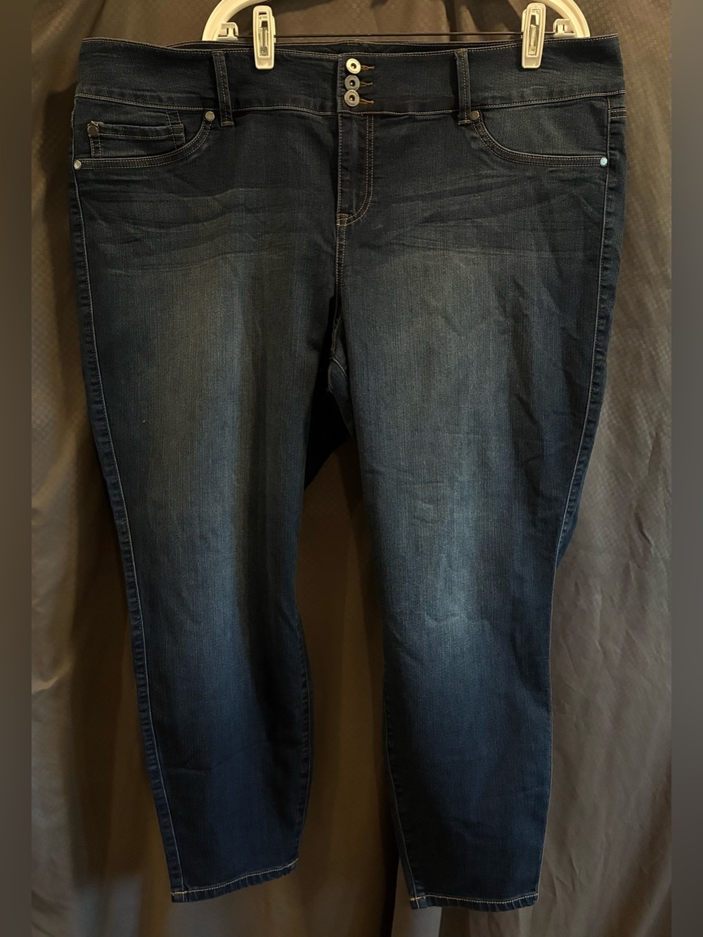Torrid Denim Women’s Triple Button Skinny Jeans w/Faux Front Pockets; Size 26R